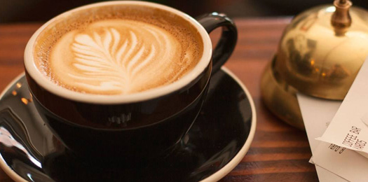 为了保证我们的客户能得到品质的咖啡，我们只从**上的咖啡产地进口咖啡。